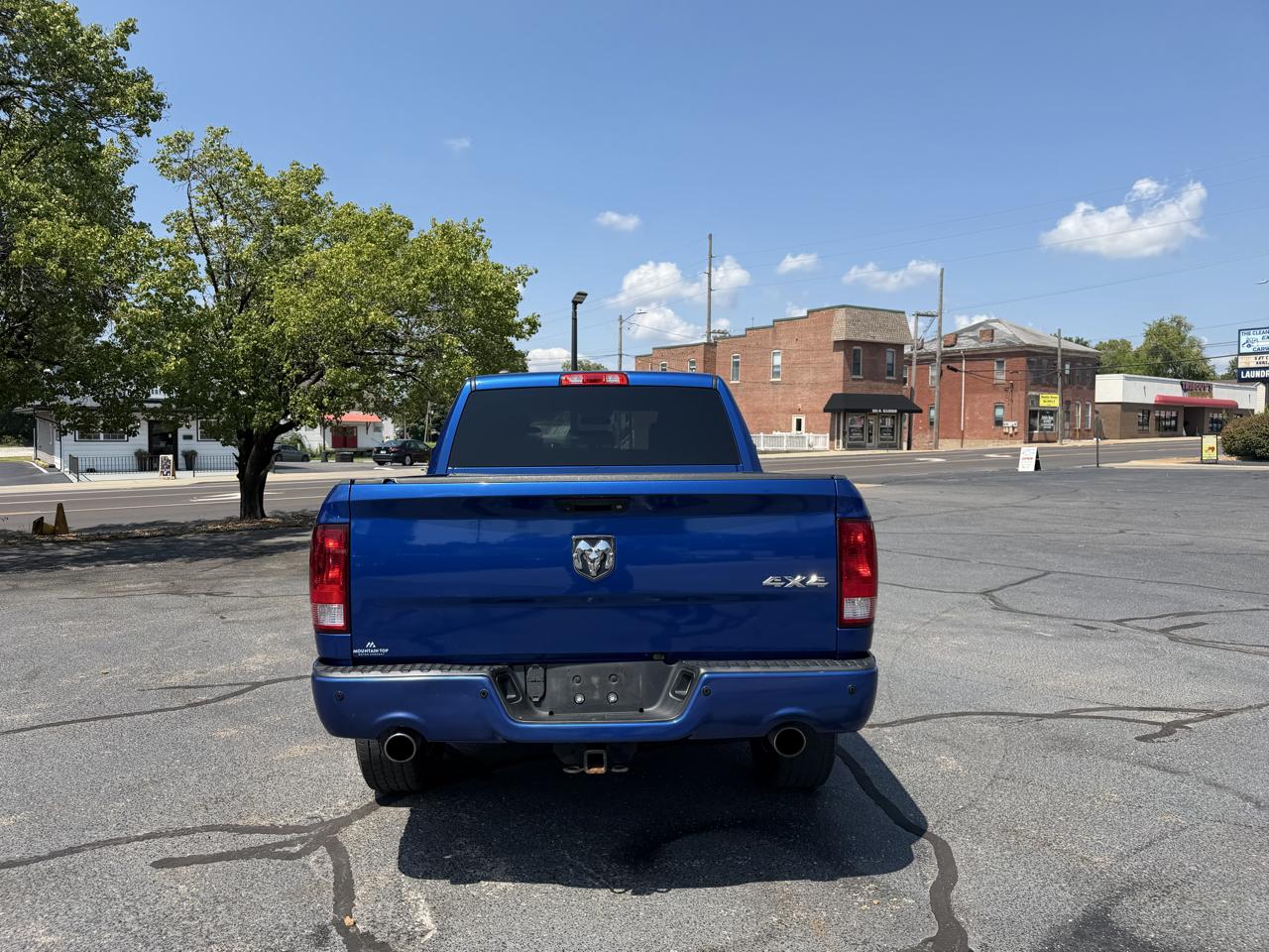 RAM 1500 4WD Crew Cab 140.5" Sport 2018