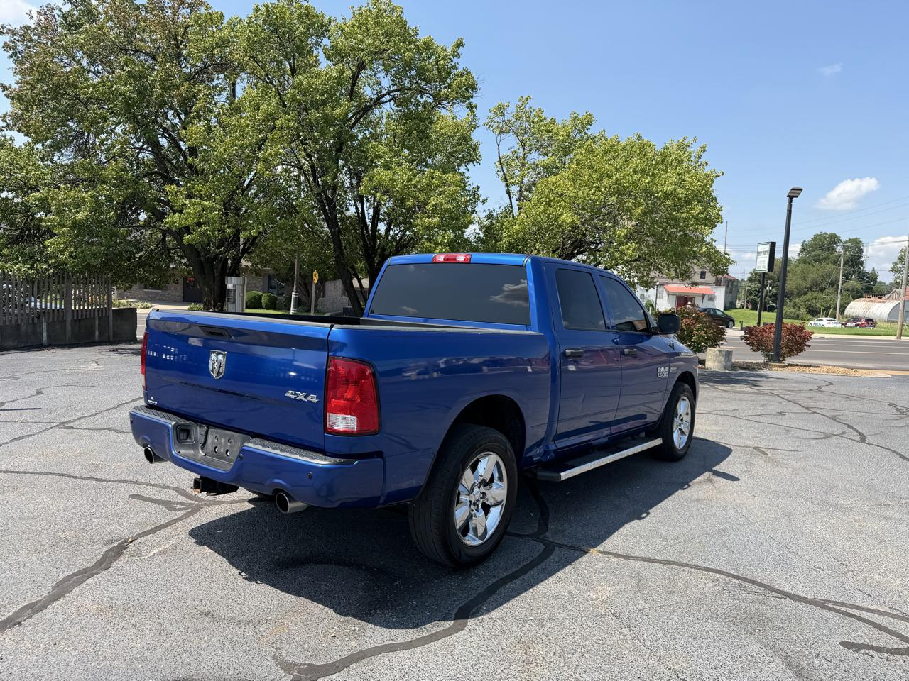 RAM 1500 4WD Crew Cab 140.5" Sport 2018