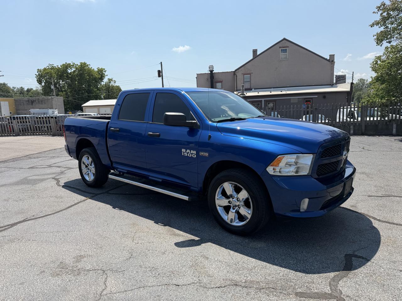RAM 1500 4WD Crew Cab 140.5" Sport 2018