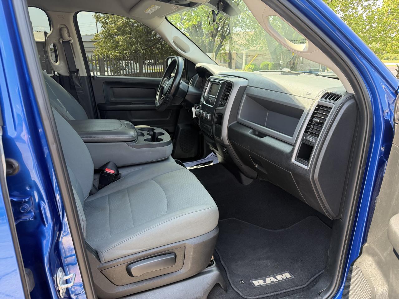 RAM 1500 4WD Crew Cab 140.5" Sport 2018