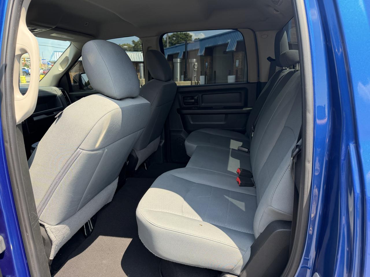 RAM 1500 4WD Crew Cab 140.5" Sport 2018