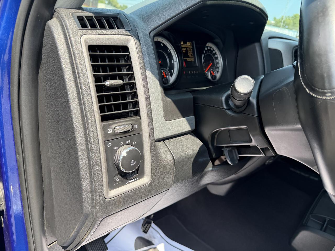 RAM 1500 4WD Crew Cab 140.5" Sport 2018