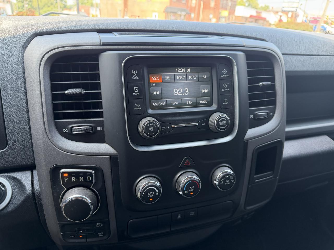 RAM 1500 4WD Crew Cab 140.5" Sport 2018