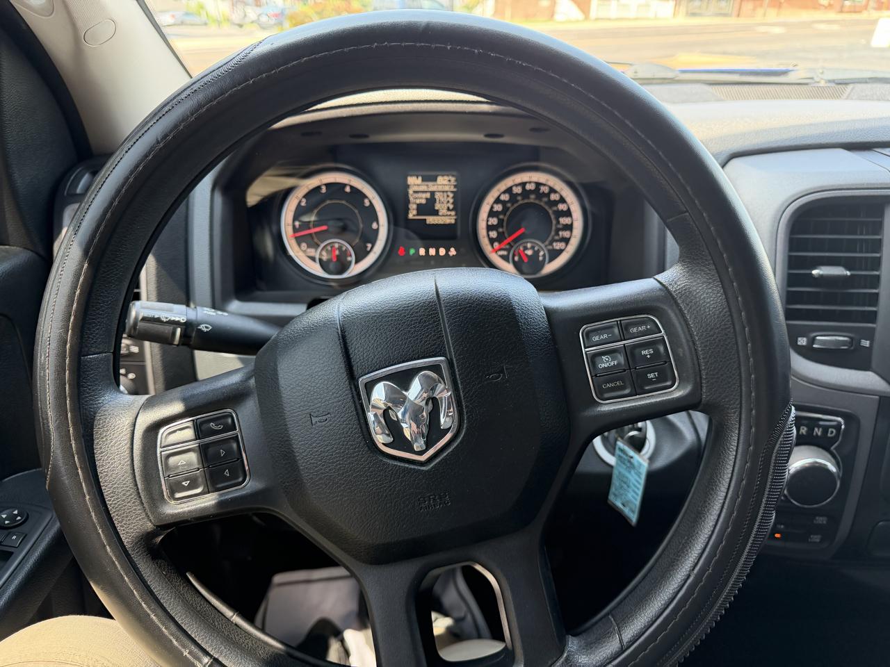RAM 1500 4WD Crew Cab 140.5" Sport 2018
