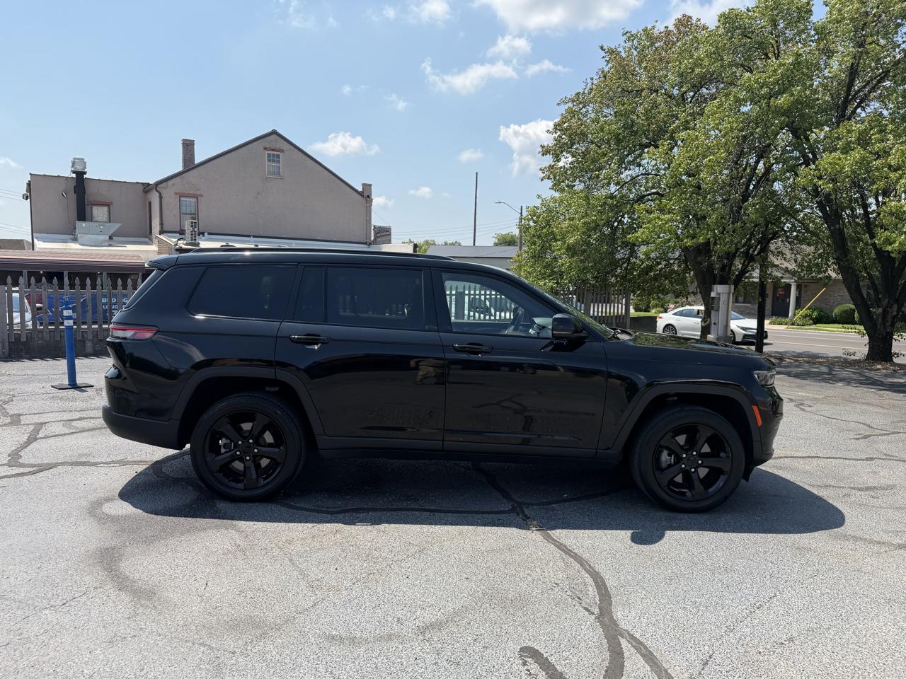 Jeep Grand Cherokee L Laredo 4WD 2022