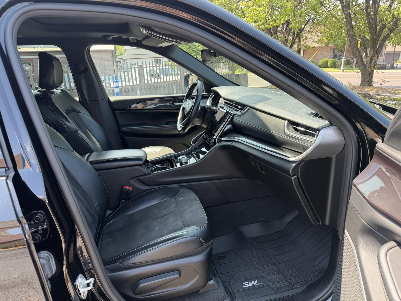 Jeep Grand Cherokee L Laredo 4WD 2022