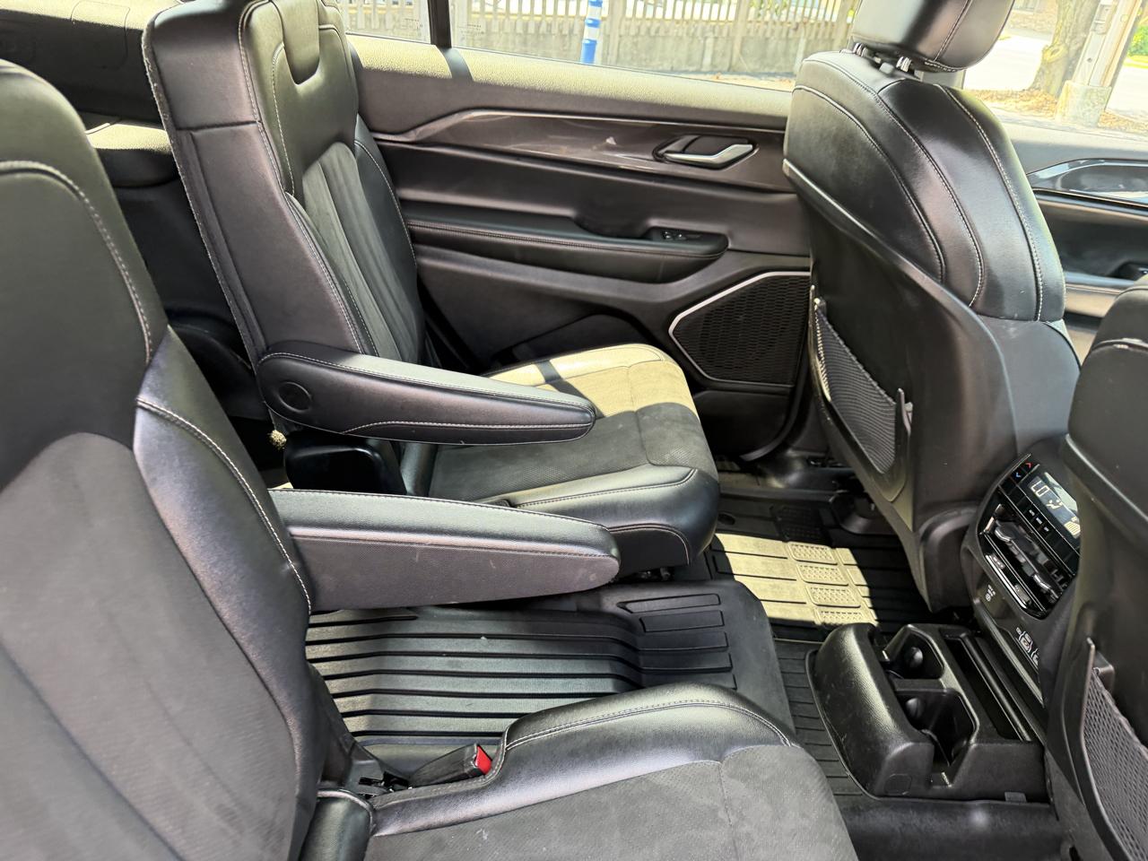 Jeep Grand Cherokee L Laredo 4WD 2022