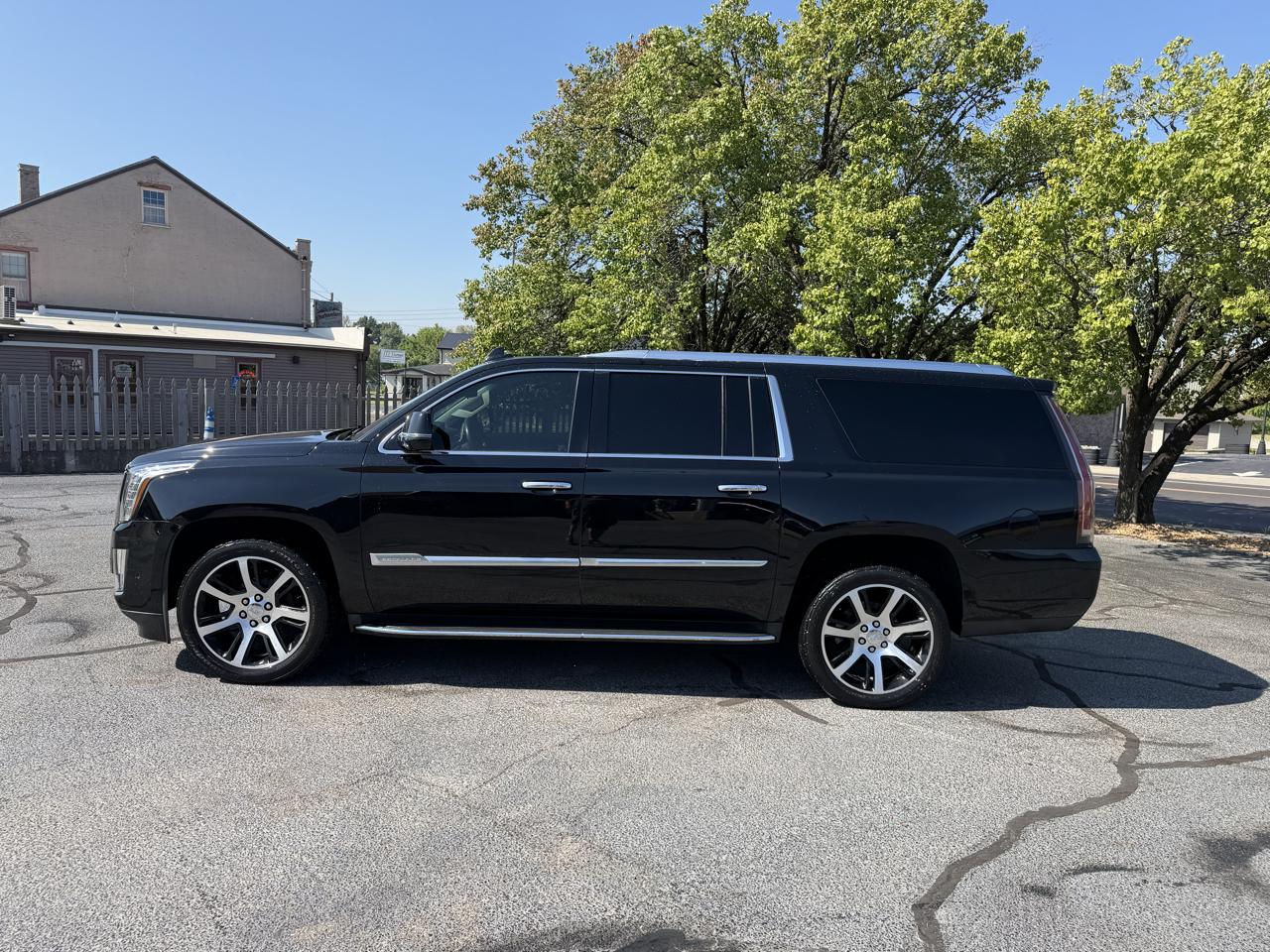 Cadillac Escalade ESV Luxury 4WD 2017