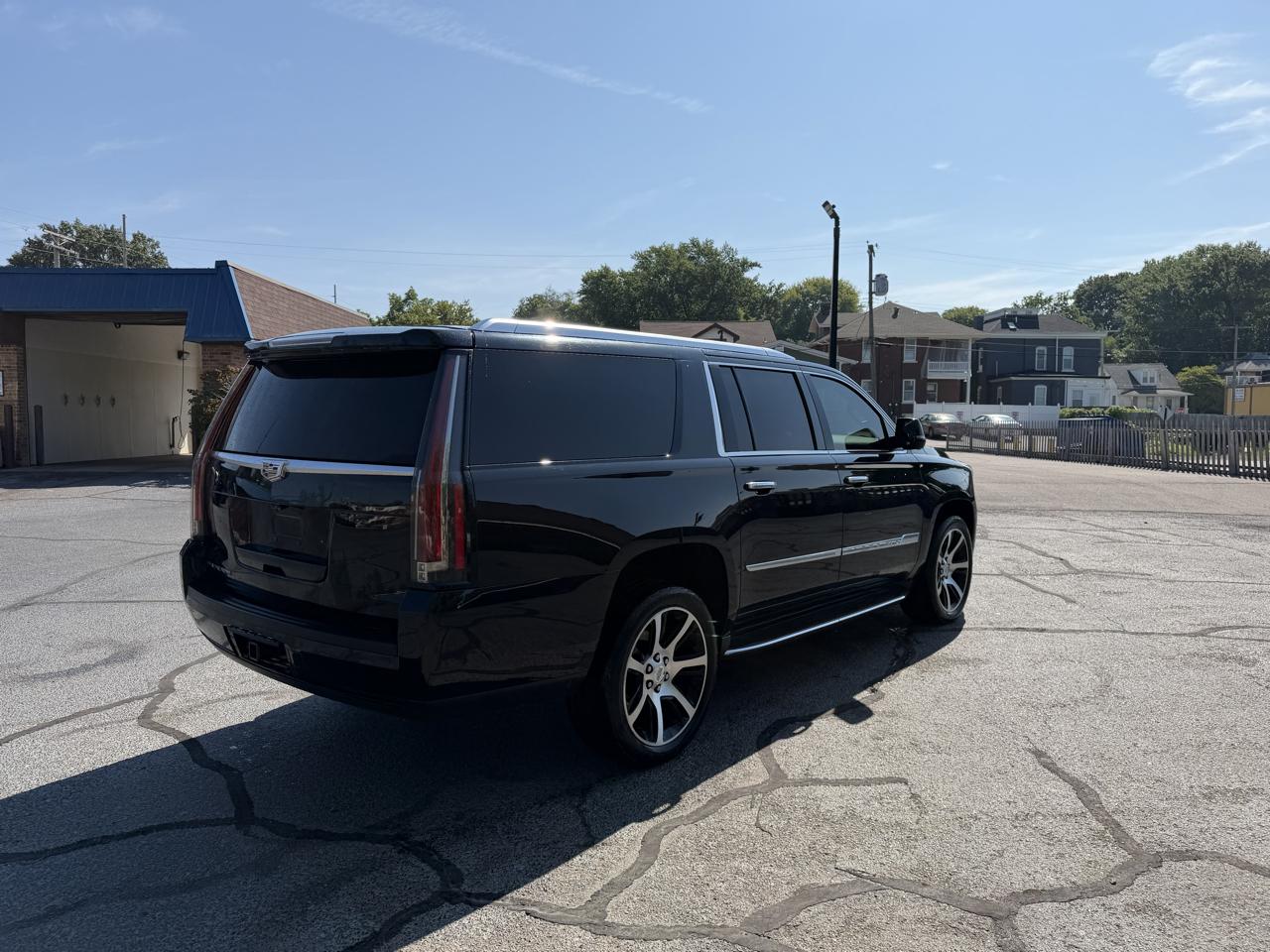 Cadillac Escalade ESV Luxury 4WD 2017