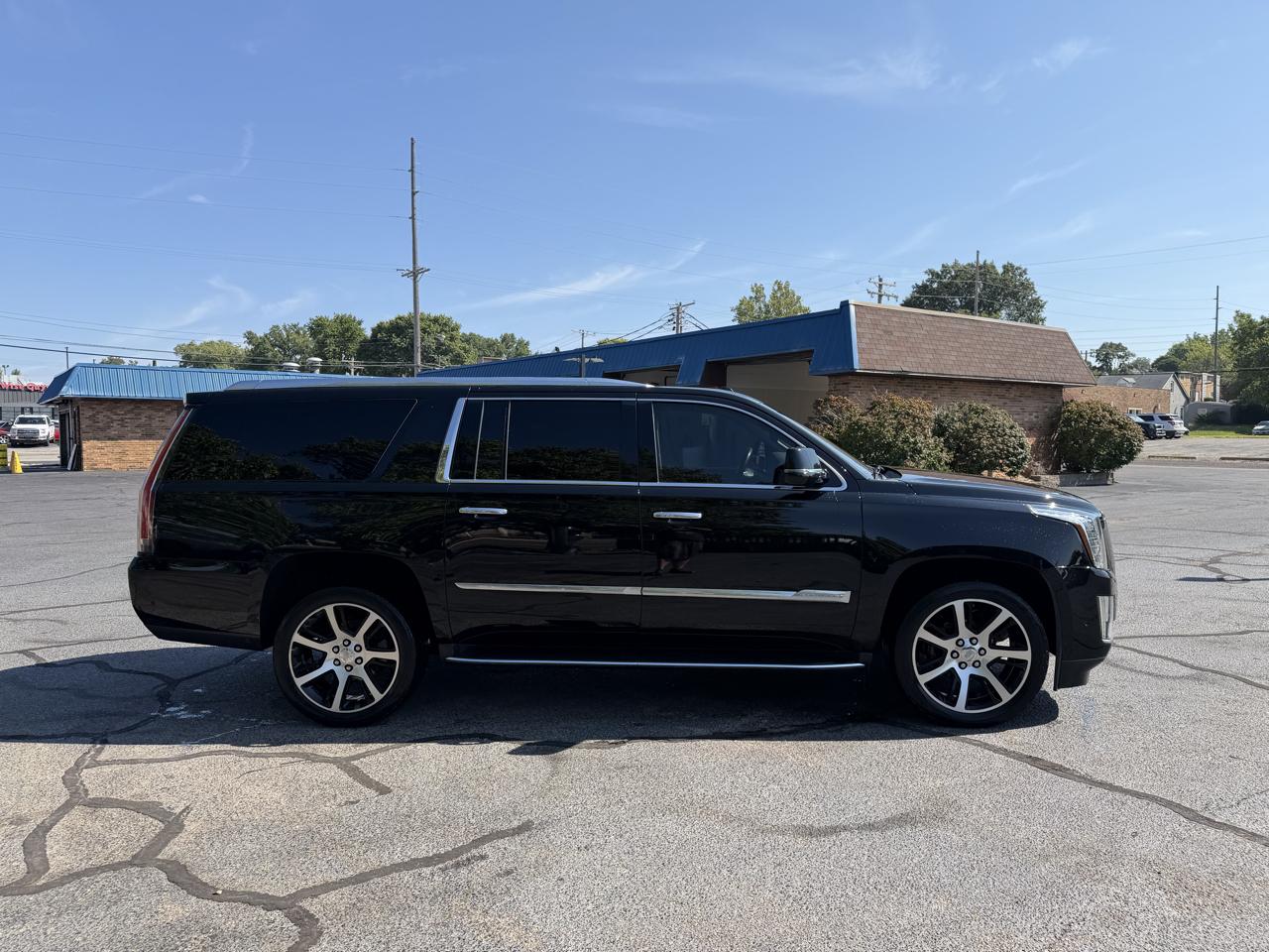 Cadillac Escalade ESV Luxury 4WD 2017