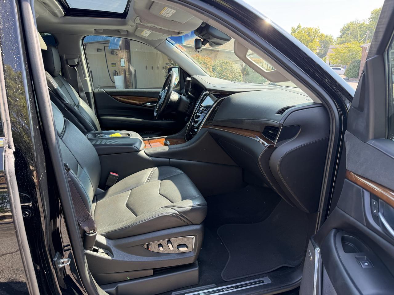 Cadillac Escalade ESV Luxury 4WD 2017