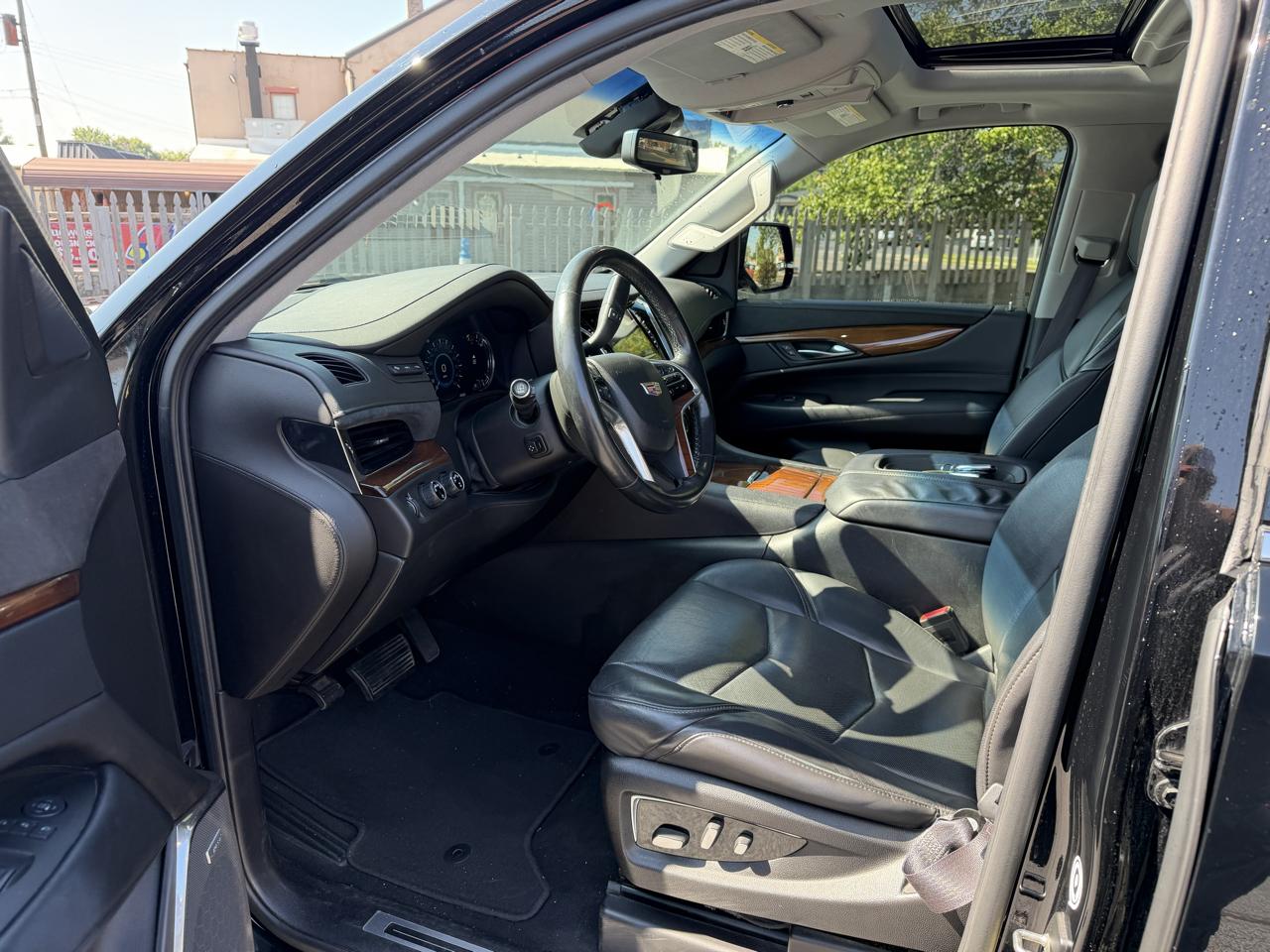 Cadillac Escalade ESV Luxury 4WD 2017