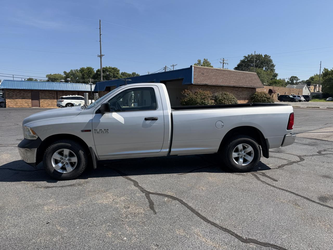 RAM 1500 4WD Reg Cab 140.5" SLT 2014