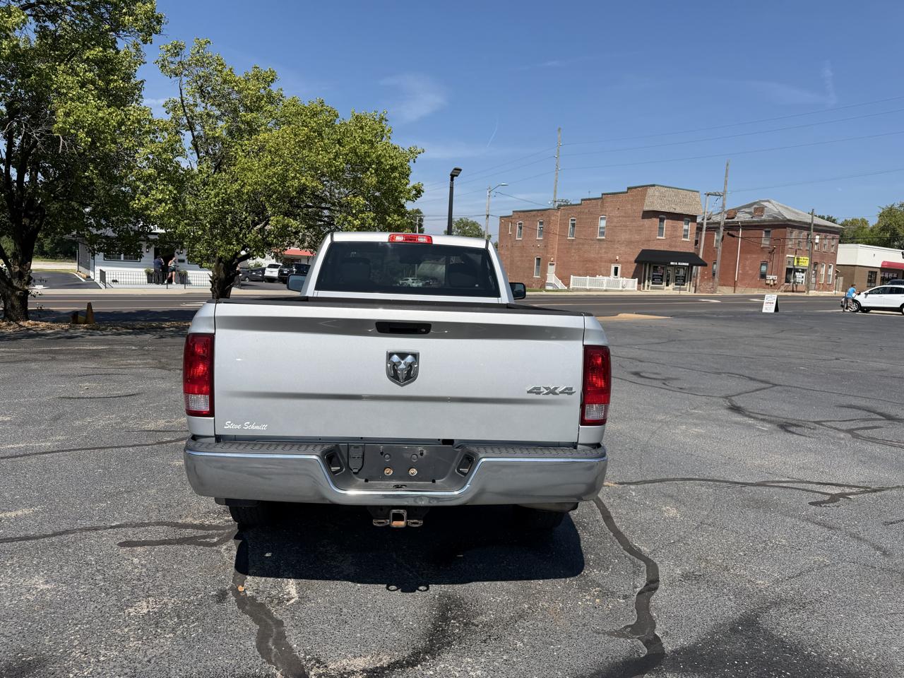 RAM 1500 4WD Reg Cab 140.5" SLT 2014