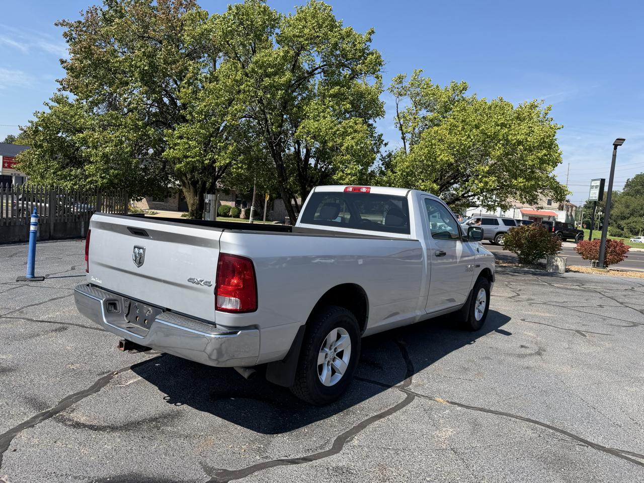 RAM 1500 4WD Reg Cab 140.5" SLT 2014