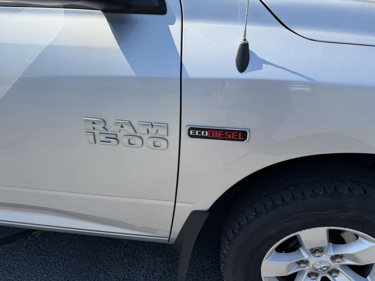 RAM 1500 4WD Reg Cab 140.5" SLT 2014