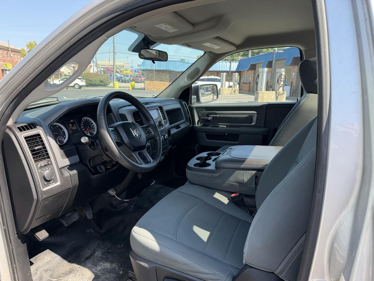 RAM 1500 4WD Reg Cab 140.5" SLT 2014