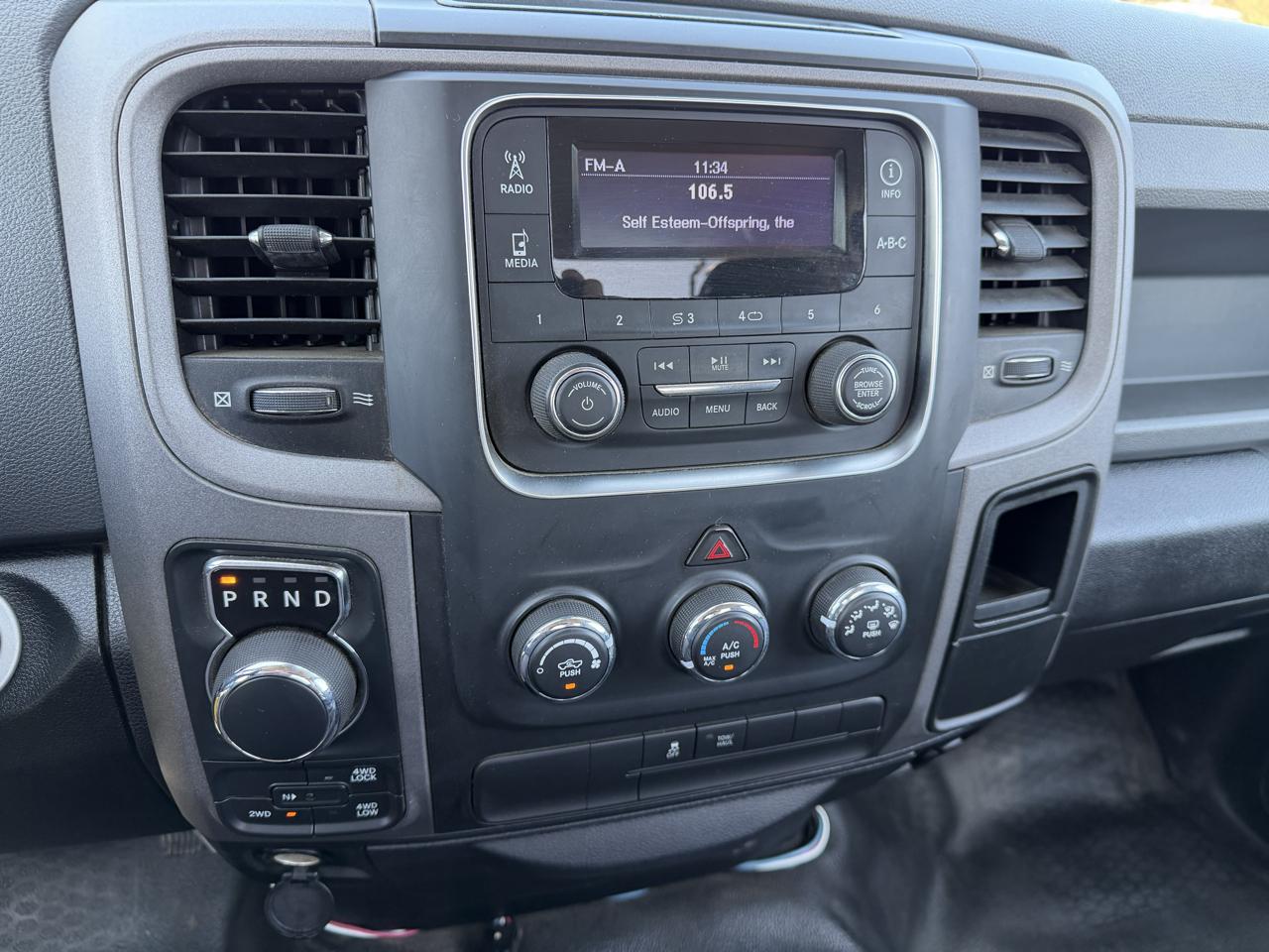 RAM 1500 4WD Reg Cab 140.5" SLT 2014