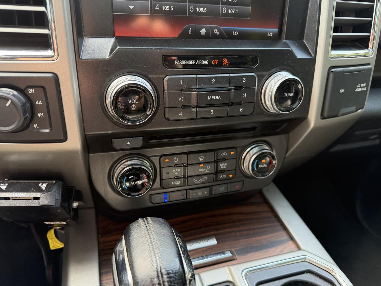 Ford F-150 4WD SuperCrew 139" Lariat 2015