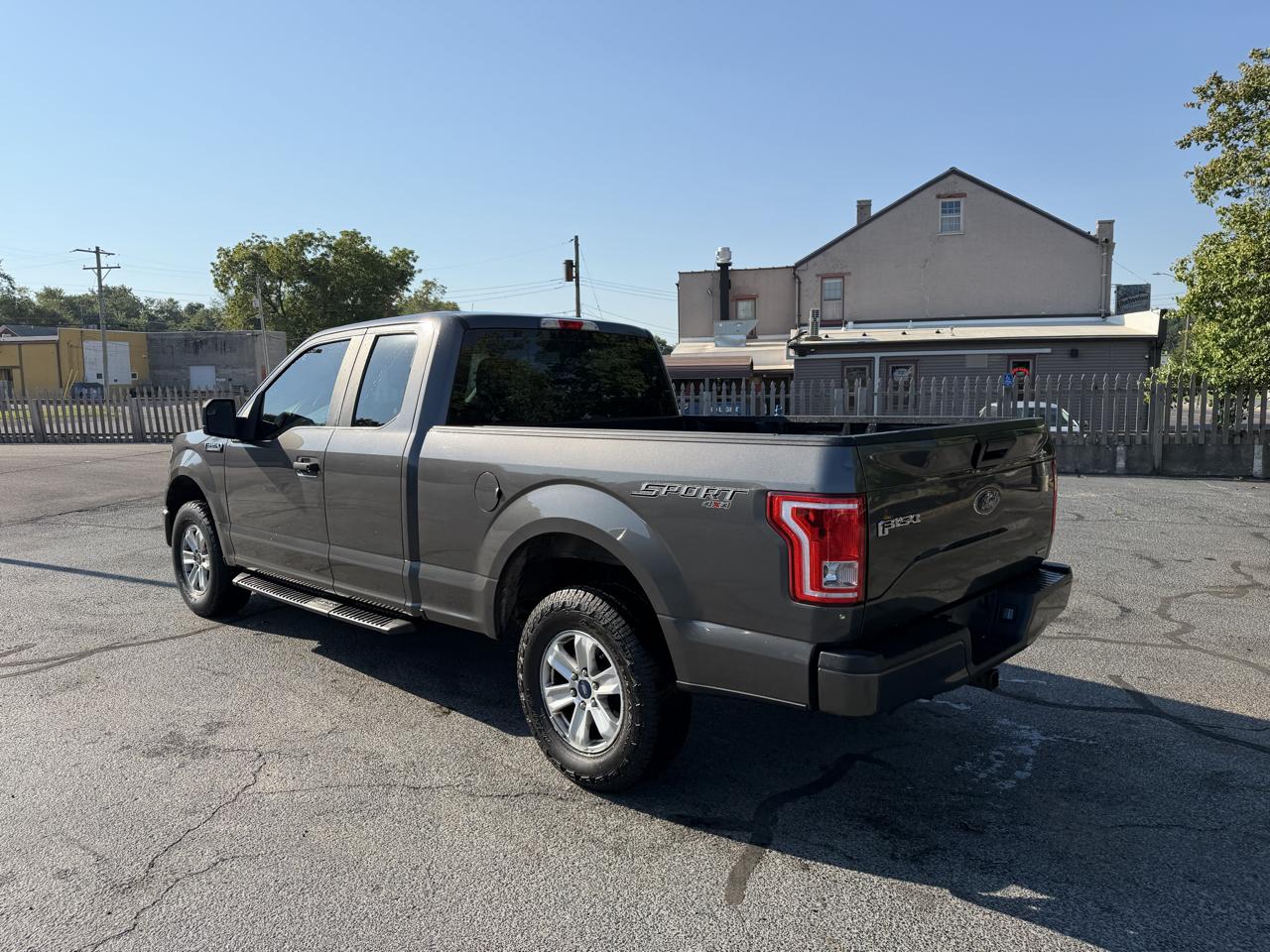 Ford F-150 4WD SuperCab 145" XL 2015
