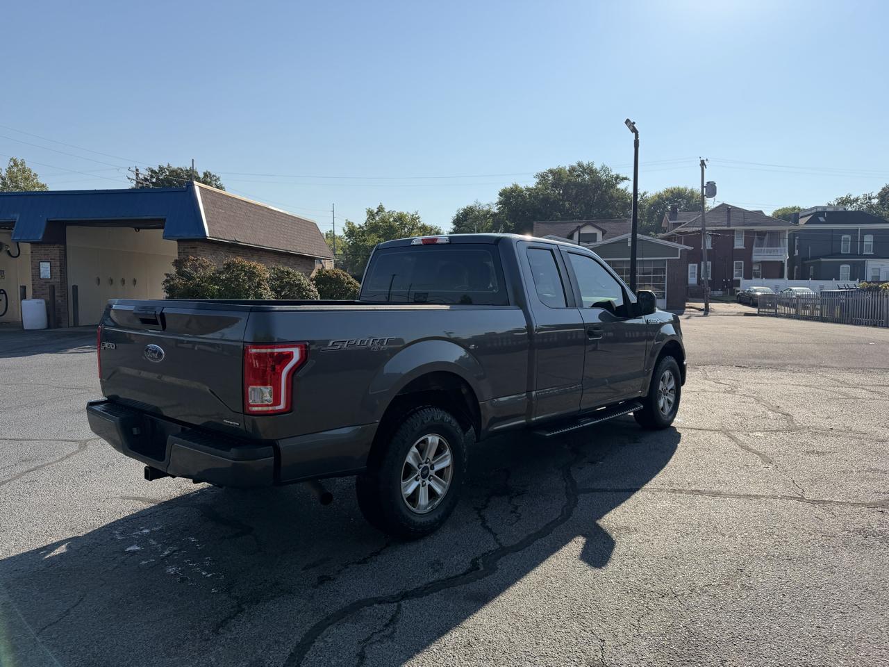 Ford F-150 4WD SuperCab 145" XL 2015