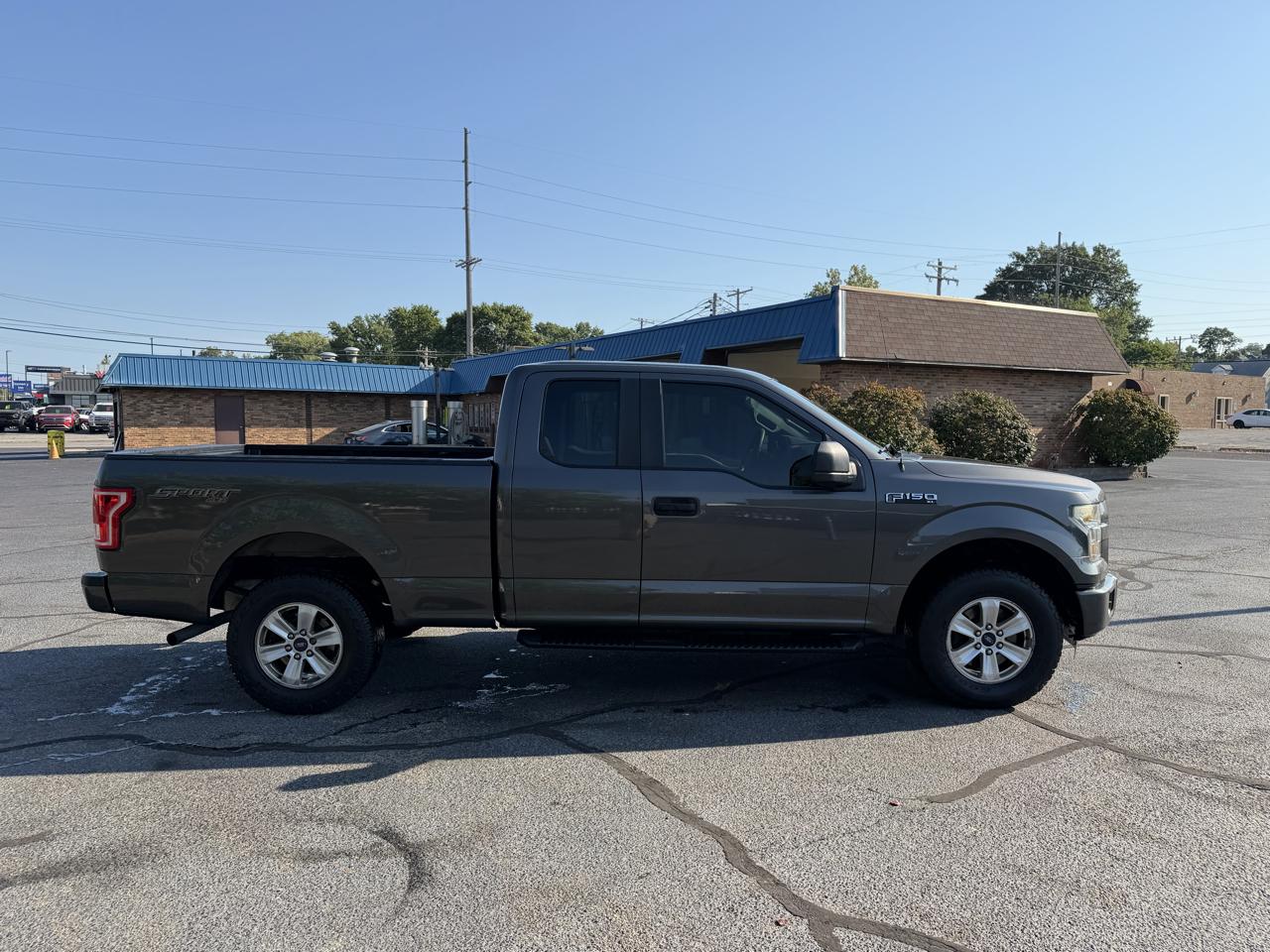 Ford F-150 4WD SuperCab 145" XL 2015