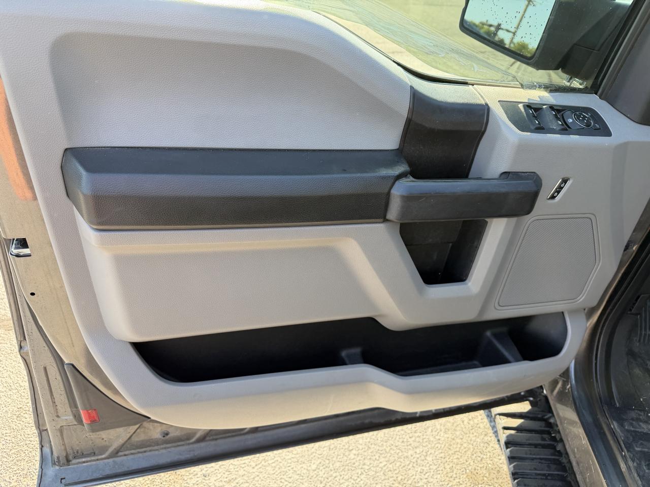Ford F-150 4WD SuperCab 145" XL 2015
