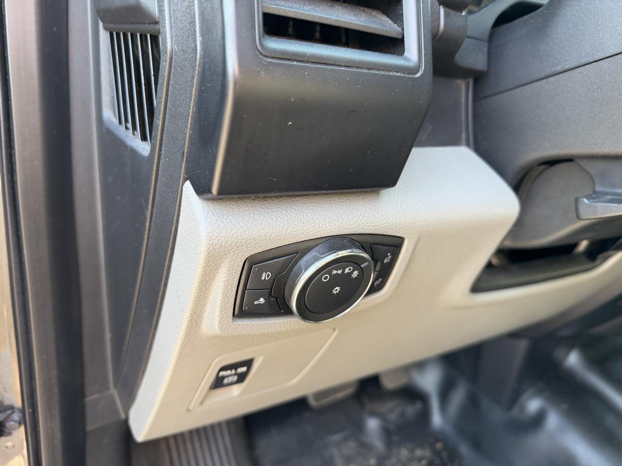 Ford F-150 4WD SuperCab 145" XL 2015