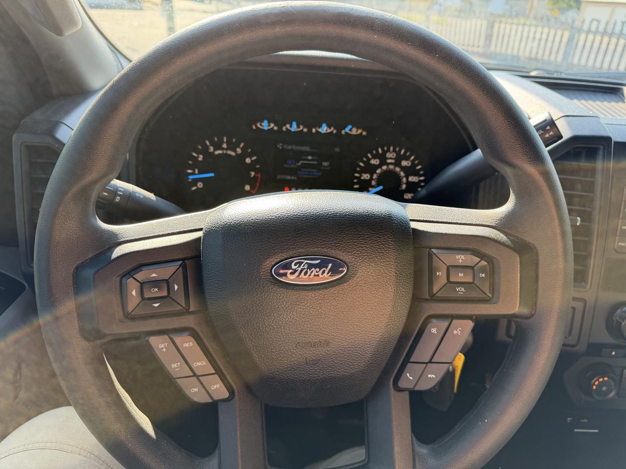 Ford F-150 4WD SuperCab 145" XL 2015