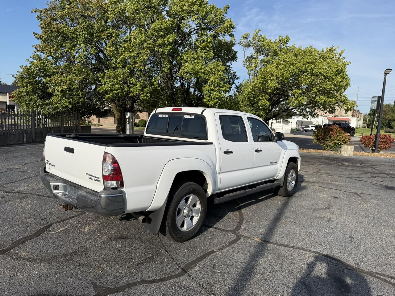 Toyota Tacoma PreRunner Double Cab V6 5AT 2WD 2015