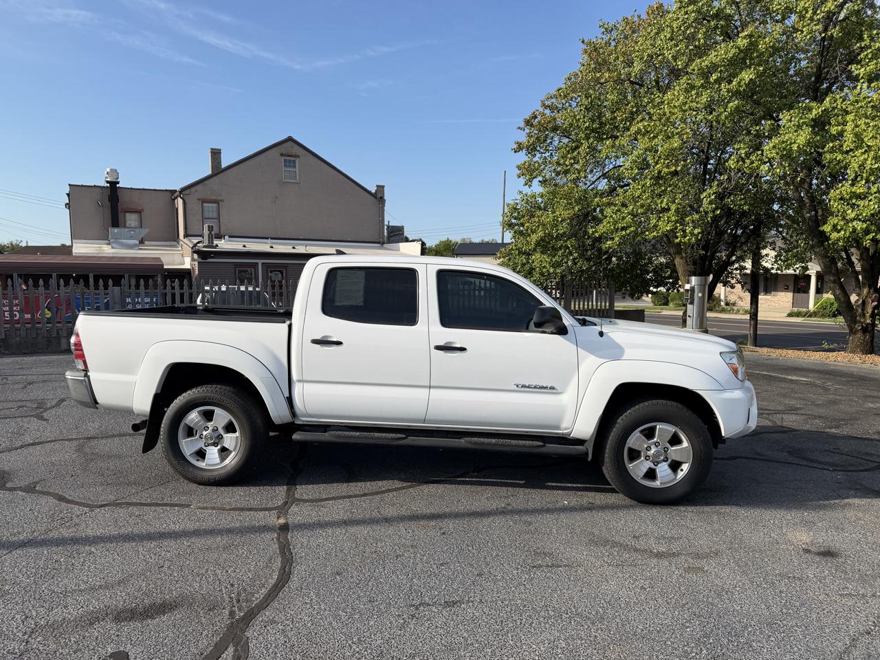 Toyota Tacoma PreRunner Double Cab V6 5AT 2WD 2015