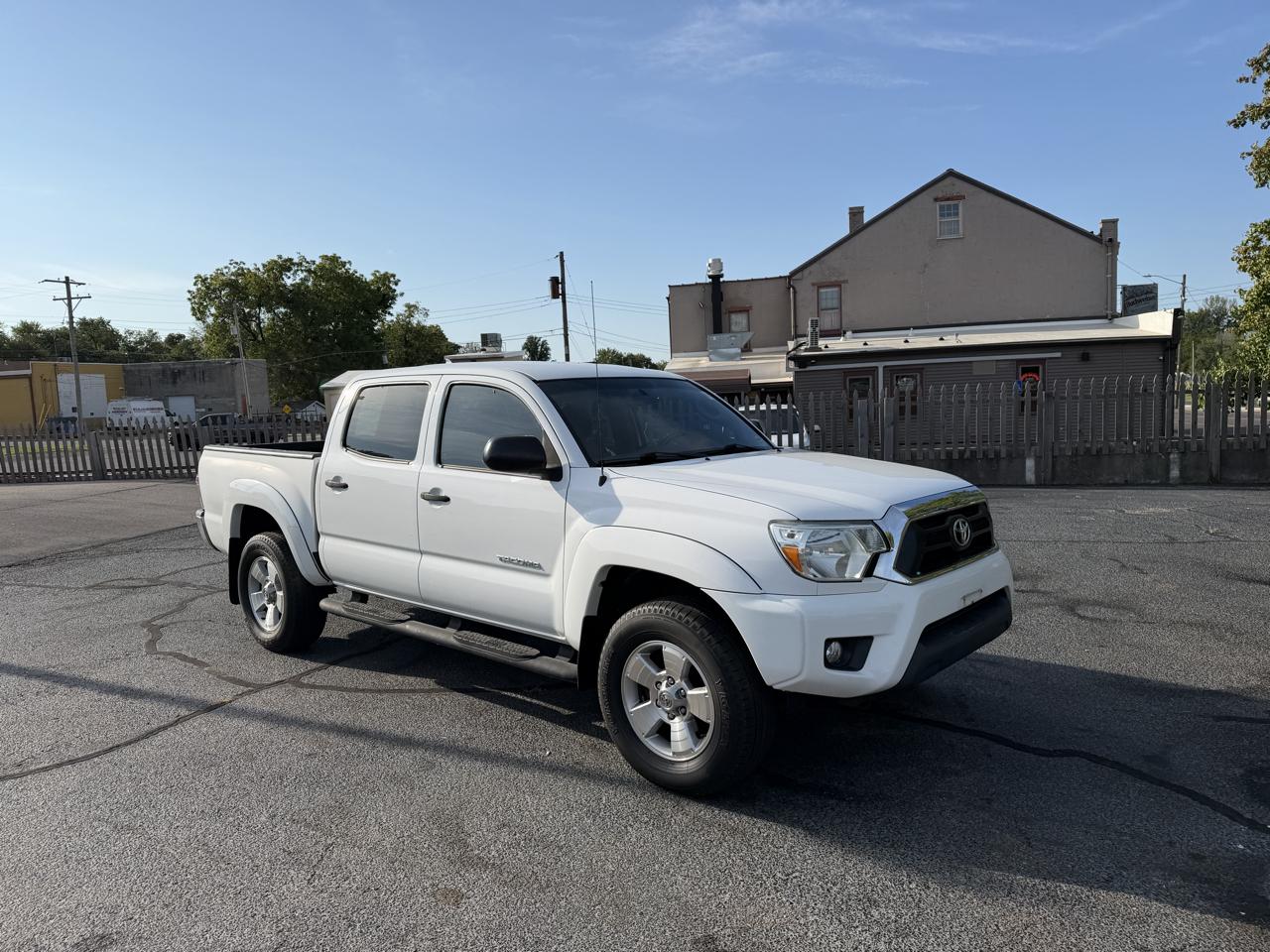 Toyota Tacoma PreRunner Double Cab V6 5AT 2WD 2015