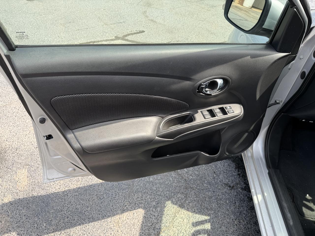 Nissan Versa 1.6 S 5M 2018