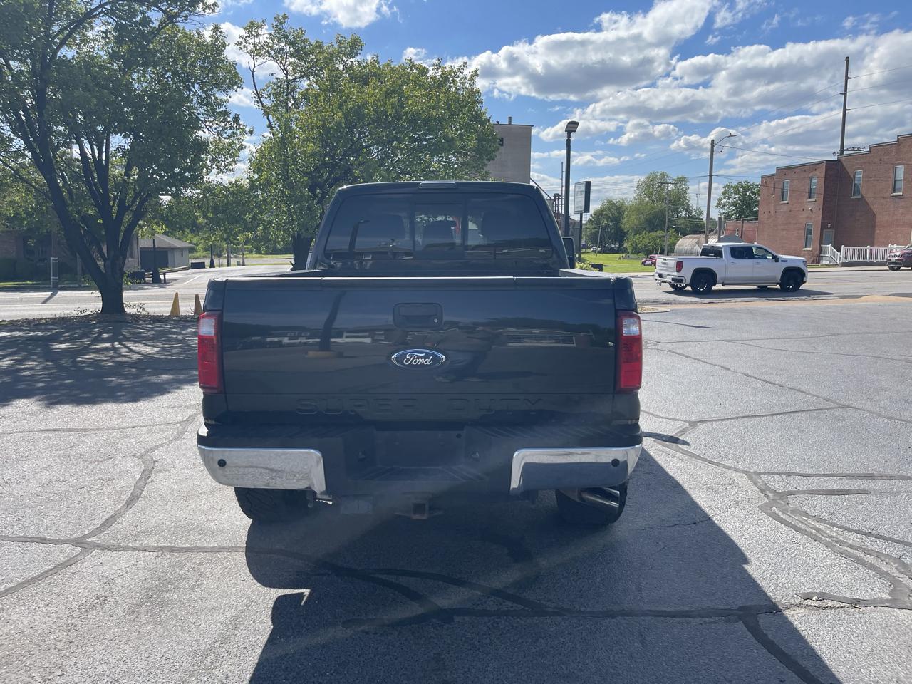 Ford F-350 SD Lariat Crew Cab 4WD 2011