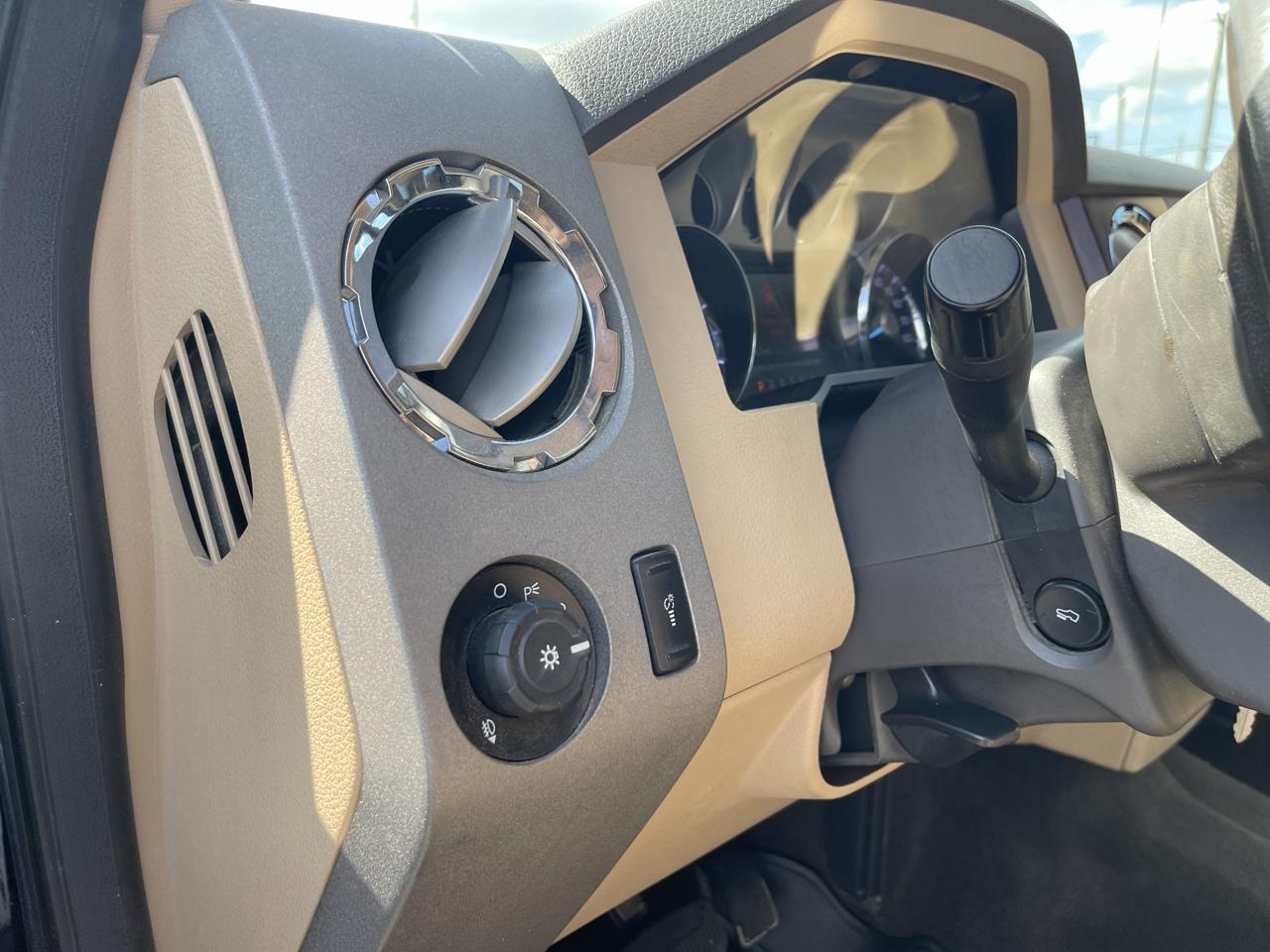 Ford F-350 SD Lariat Crew Cab 4WD 2011