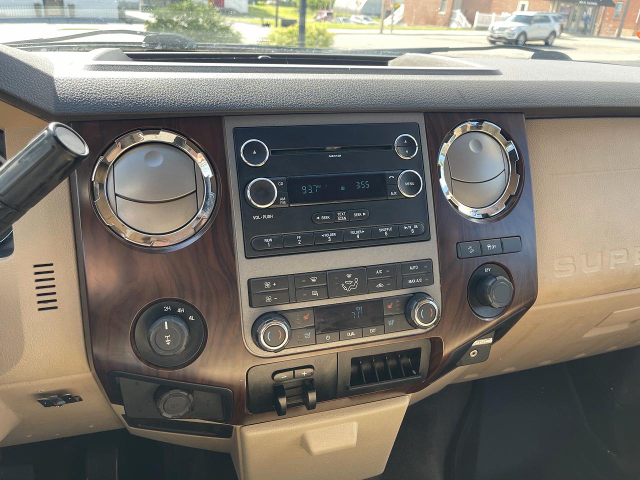 Ford F-350 SD Lariat Crew Cab 4WD 2011