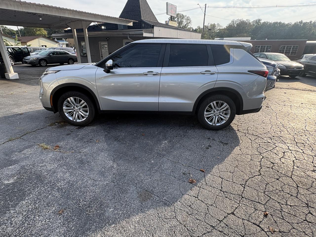Mitsubishi Outlander ES 2WD 2022