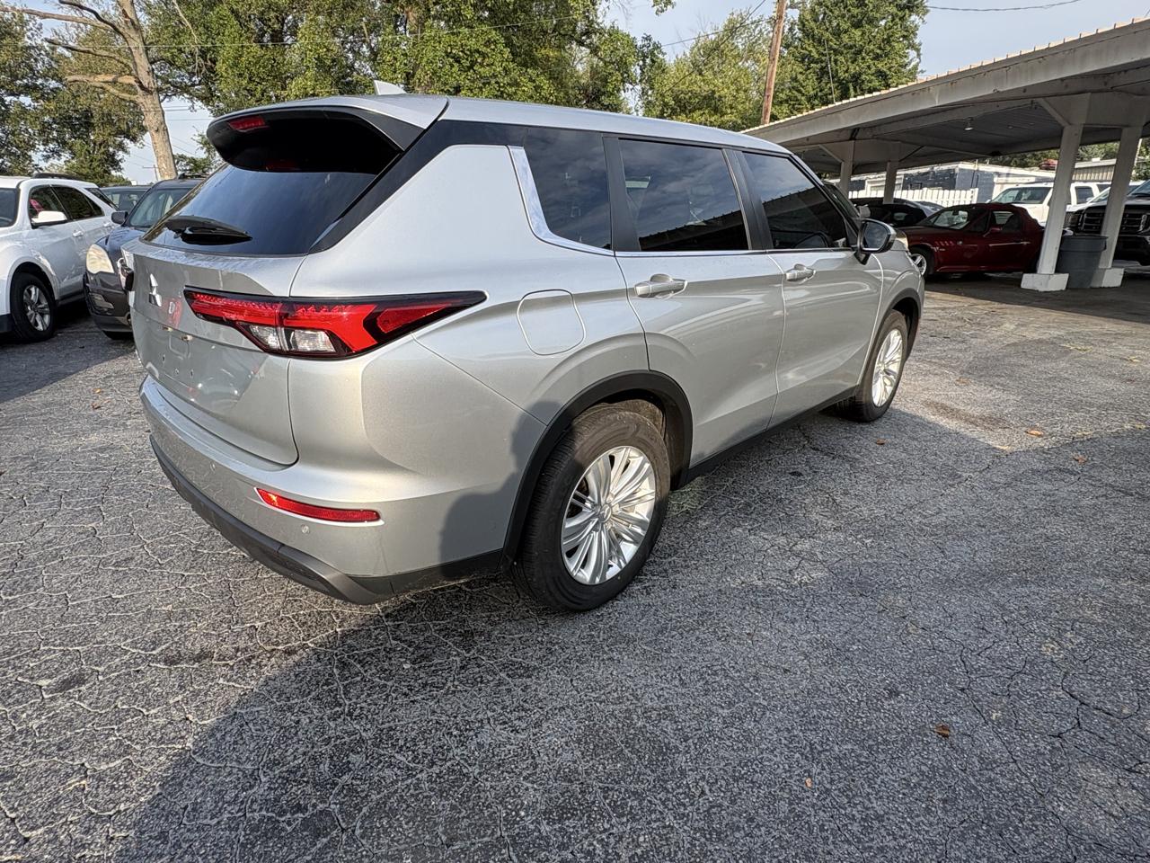 Mitsubishi Outlander ES 2WD 2022