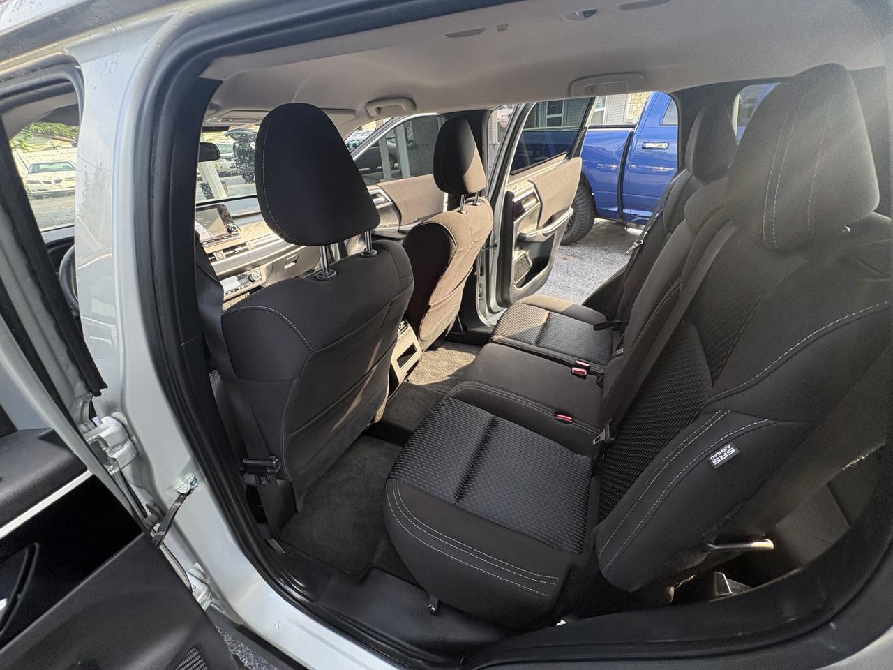 Mitsubishi Outlander ES 2WD 2022