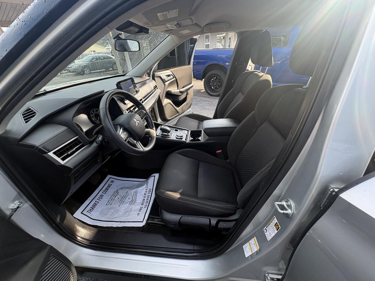 Mitsubishi Outlander ES 2WD 2022