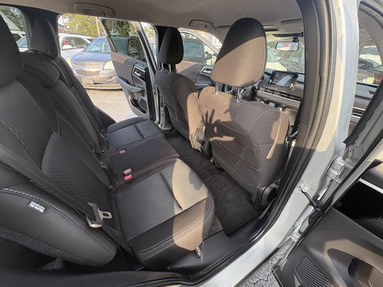 Mitsubishi Outlander ES 2WD 2022