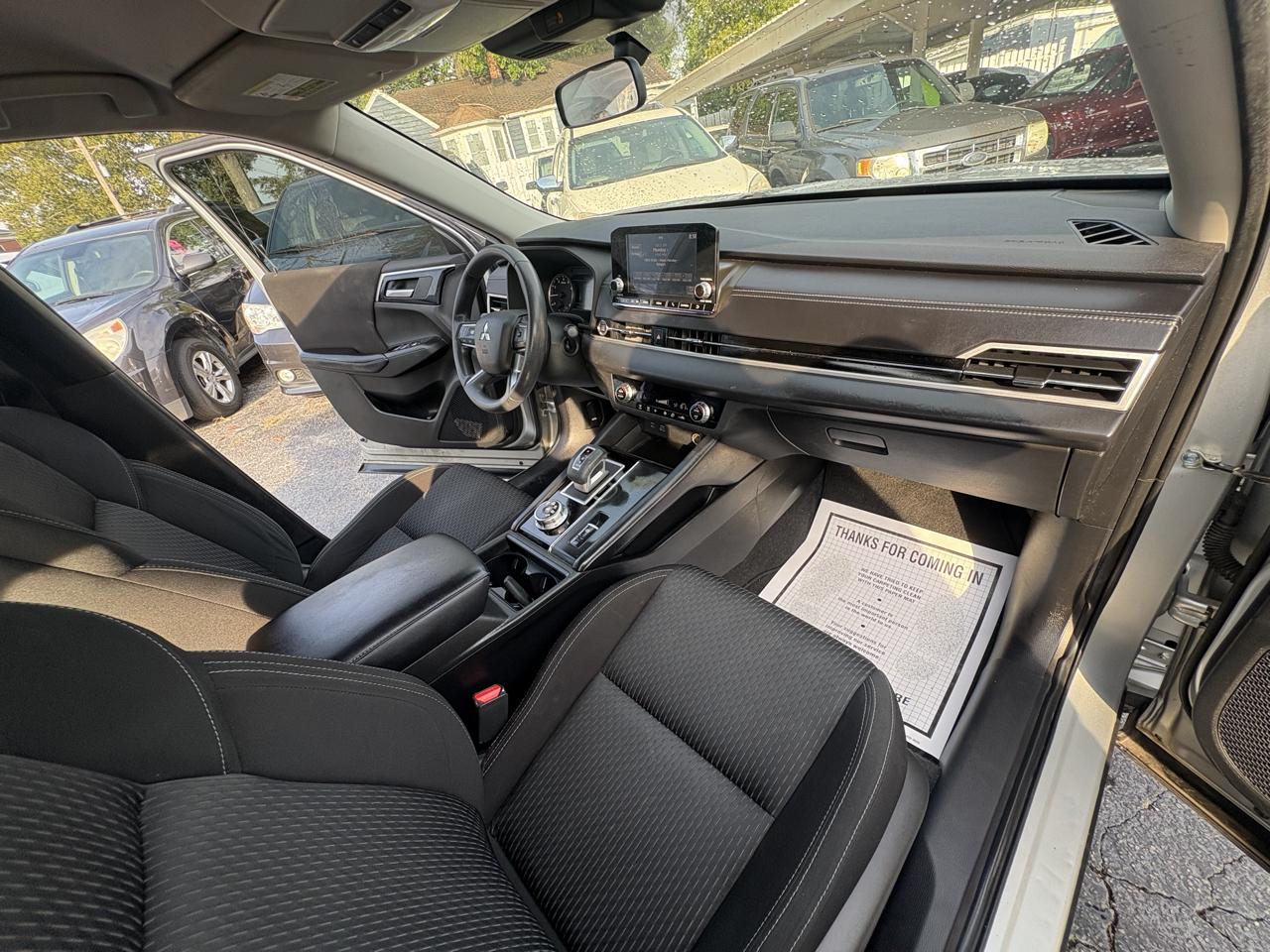 Mitsubishi Outlander ES 2WD 2022