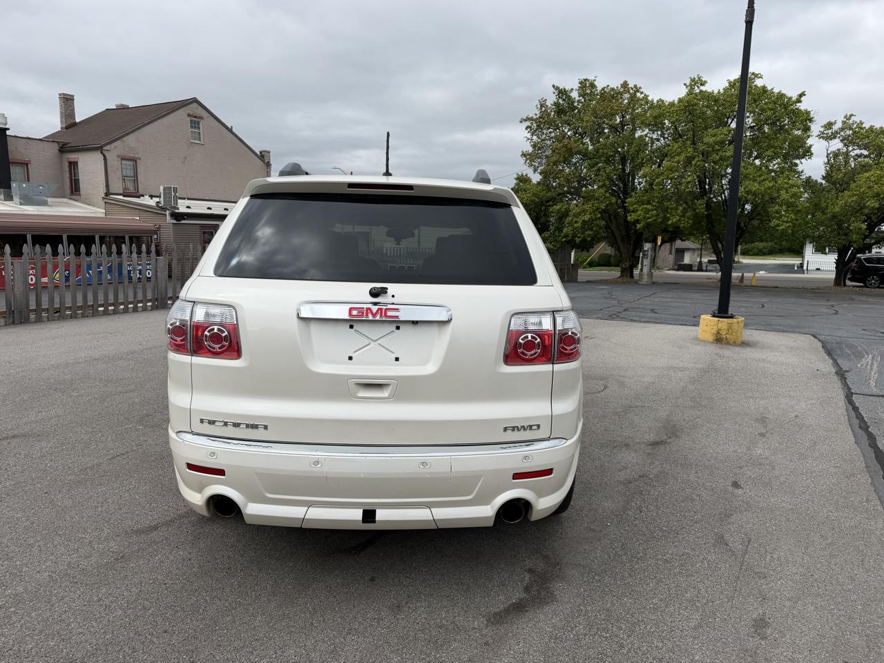 GMC Acadia Denali AWD 2011