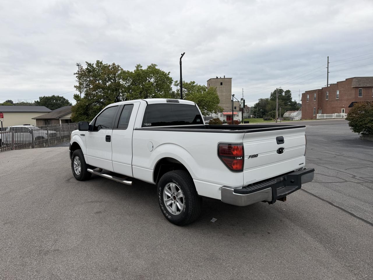 Ford F-150 2WD Supercab 163" XL 2011