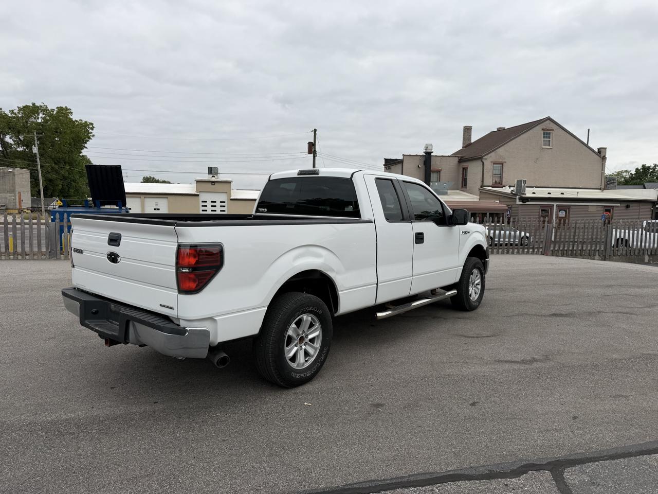 Ford F-150 2WD Supercab 163" XL 2011