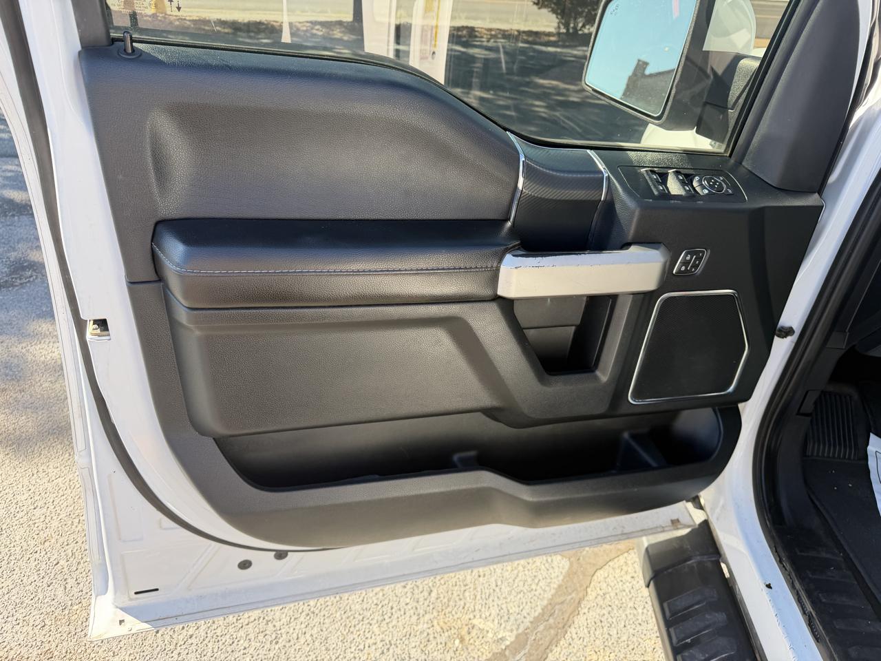 Ford F-150 4WD SuperCrew 145" Lariat 2020