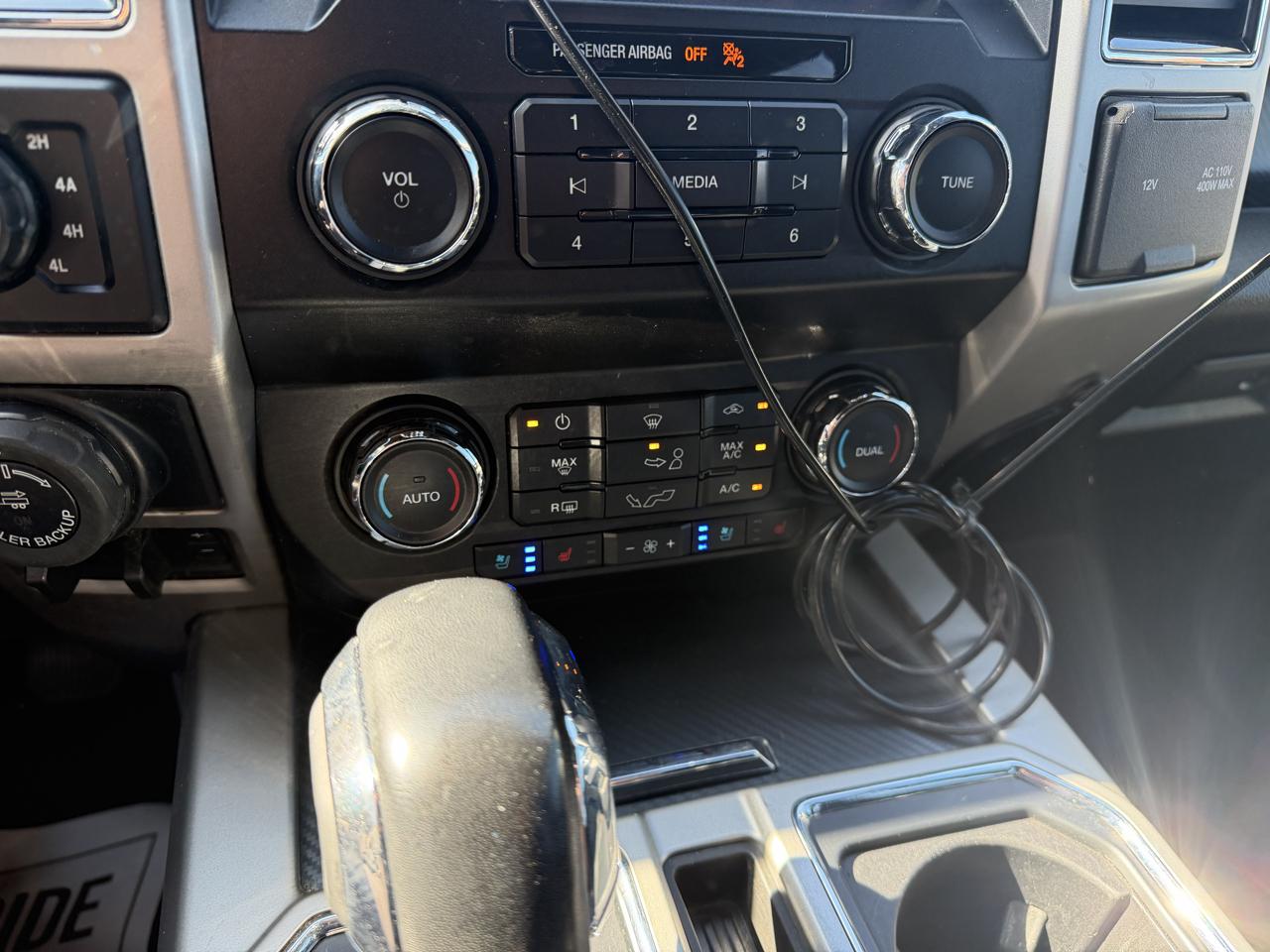 Ford F-150 4WD SuperCrew 145" Lariat 2020
