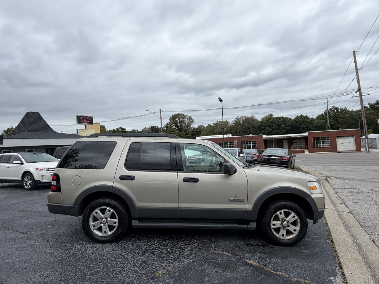 Ford Explorer XLT 4.0L 4WD 2006