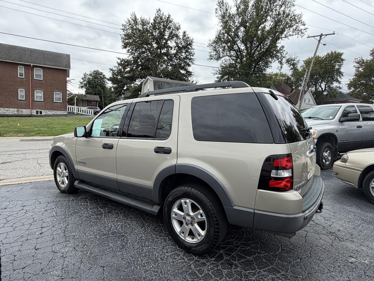 Ford Explorer XLT 4.0L 4WD 2006