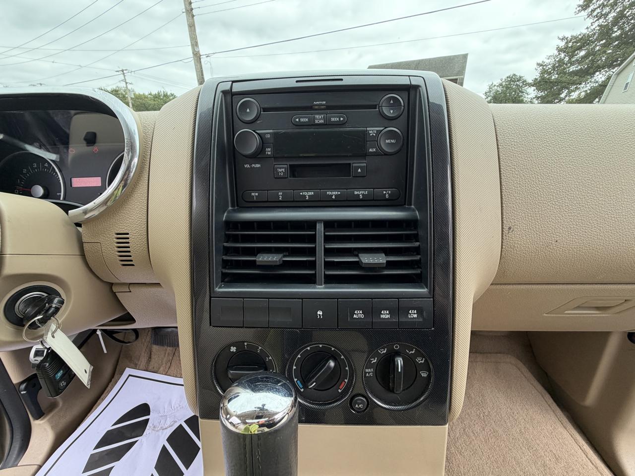 Ford Explorer XLT 4.0L 4WD 2006